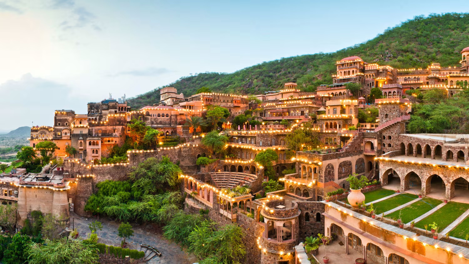 Facade_Premises__Neemrana_Fort_Palace__palace_hotel_in_Rajasthan_14_4_d55b91 Facade_Premises__Neemrana_Fort_Palace__palace_hotel_in_Rajasthan_14_4_d55b91